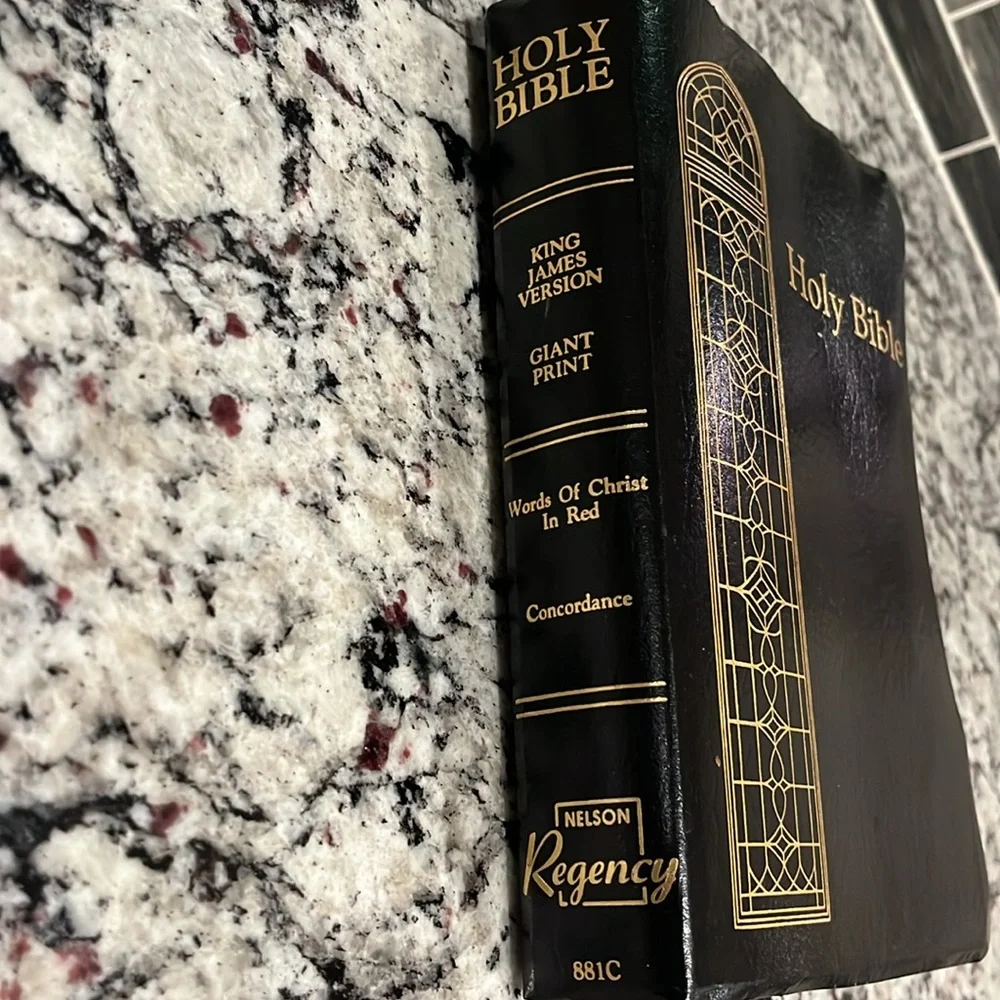 Holy Bible giant print King James Version 9.25”x6.5” copyright 1990 - Picture 2 of 14